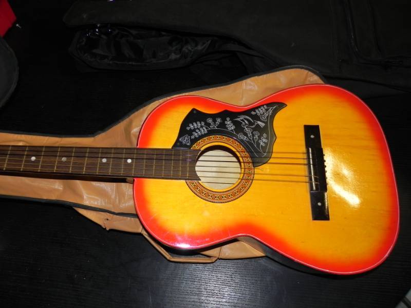 lot 10613 image: Acoustic Guitar