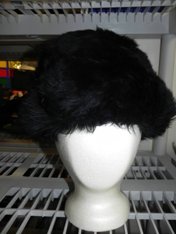lot 10625 image: Vintage Black Fur Hat