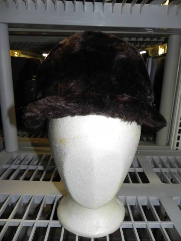 lot 10627 image: Vinatge Black Fur Hat