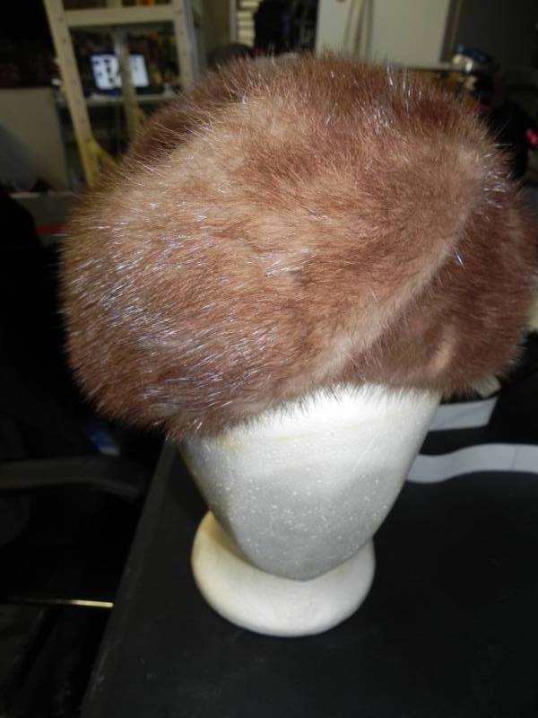 lot 10629 image: Vintage Miss Alice for Lords & Taylor Fur Hat.
