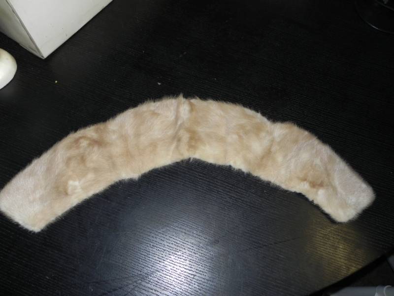 lot 10643 image: Genuine Fur Shoal