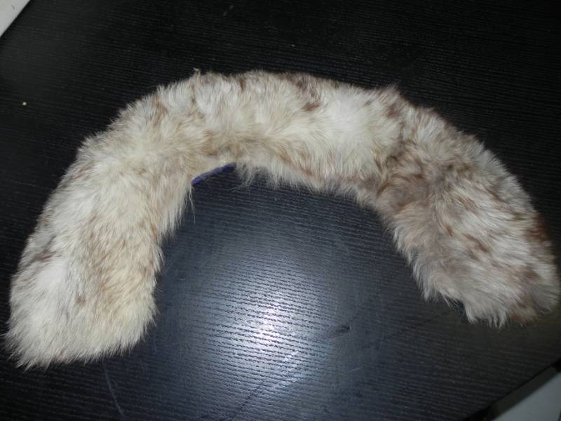 lot 10644 image: Genuine Fur Shoal