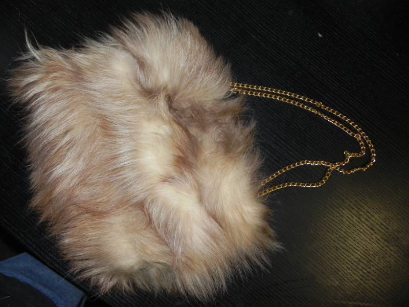lot 10657 image: Vintage Fur Purse