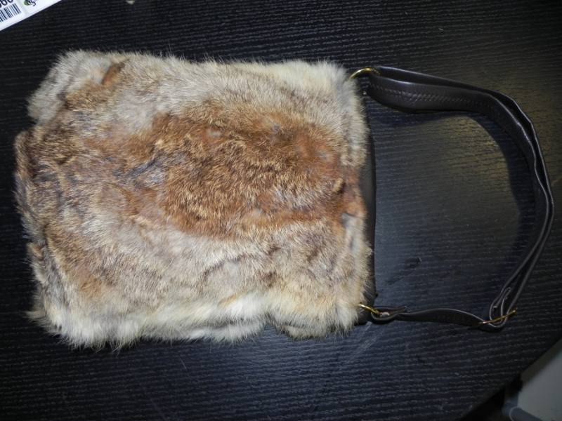 lot 10659 image: Vintage Fur purse
