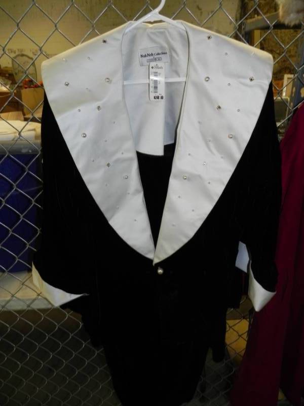 lot 10668 image: Nah Nah Collections by Jonathan Tait Ladies Outfit