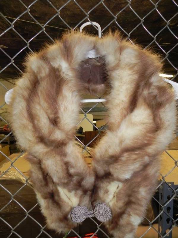 lot 10667 image: Alaskan Custom Built Furs Shoulder Shoal