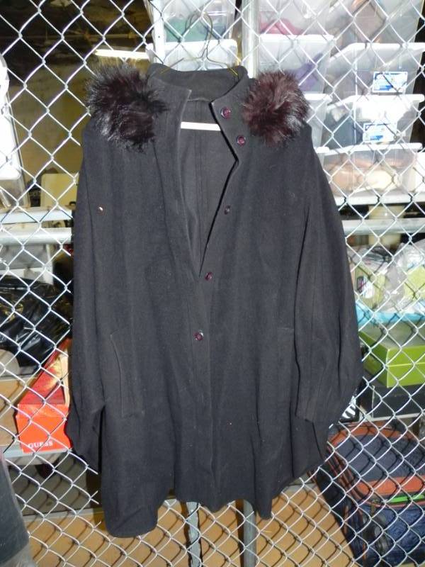 lot 10678 image: Fur Trimmed Jacket
