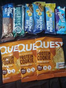 lot 1860 image: Mixed Protein Bar Variety Pack - Quest and Pure Protein Bars 9 count (BB SEP.16.25 - NOV 22.26) - Retail $15