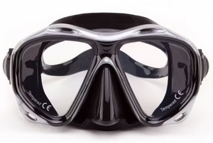 lot 2001 image: Tempered Glass Diving Mask with Silicone Skirt - Retail $15