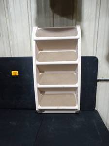 lot 26295 image: Tan Plastic Dog Stairs