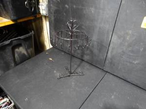 lot 26299 image: Black Metal Jewelry Holder