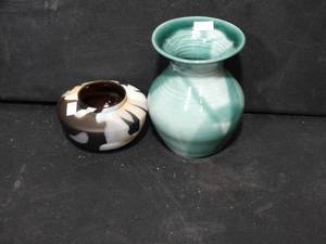 lot 26307 image: 2 Glass Vase Decor