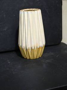 lot 26314 image: Gold & Pearl Vase