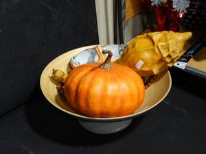 lot 26317 image: Fruit Bowl w Fake Fruits