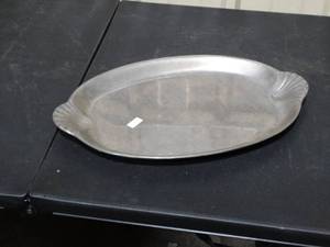 lot 26335 image: The Wilton Co. Serving Dish