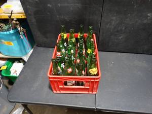 lot 26394 image: Misc. Vintage 7up & Squirt Glass Bottles