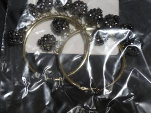 lot 26414 image: Hoop Earrings w Glitter Beads