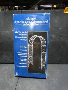 lot 26443 image: Pre-Lit Celebration Arch White