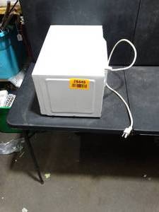 lot 26445 image: Sunbeam Microwave