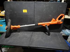 lot 26451 image: Black & Decker Weed Eater