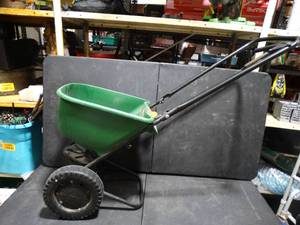 lot 26453 image: Scott Basic Grass Spreader