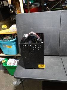 lot 26470 image: Trash Can w Beauty Supplies