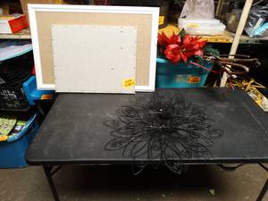 lot 26490 image: Metal Home Decor and Pin Boards