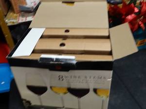 lot 26522 image: Set of 8 Wine Stem Glasses
