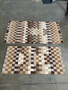 lot 22511 image: BrownTan Bathroom Rugs
