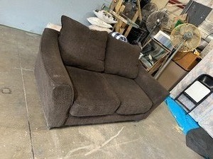 lot 22517 image: Brown Love Seat Couch