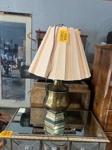 lot 22533 image: Vintage BrassGold Lamp