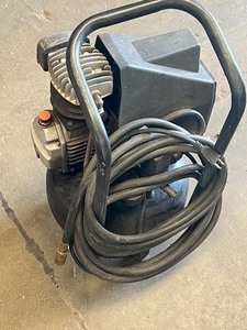lot 22595 image: Portable Air Compressor