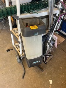 lot 22599 image: LawnMaster Electric Garden ShredderChipper