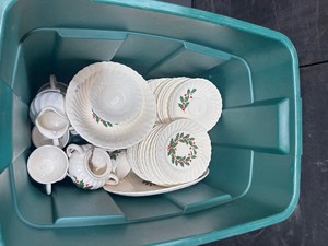 lot 26387 image: 12 Piece Christmas Plate Setting