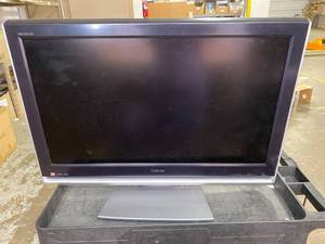 lot 321321 image: TOSHIBA 32 TV