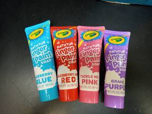 lot 1031 image: Crayola Bathtub Finger Paint Soap Set - 4 Colors - Retail $8