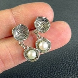 lot 2 image: Sterling Silver Oyster Shells Drop Earrings with Pearl Accents