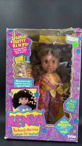 lot 12 image: Tyco Kenya Sparkle Pretty Doll with Magic Hair Styling Features