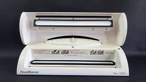 lot 13 image: FoodSaver Vac 1075 Vacuum Sealer Machine