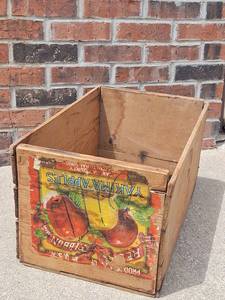 lot 61 image: Red Ribbon Yakima Apples Wooden Fruit Crate 20x13, 10 Deep
