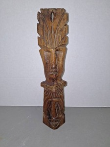 lot 69 image: Hand Carved Wood Tiki Totem with Leaf Crown
