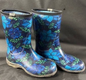 lot 77 image: Sloggers Womens Rain and Garden Boots in a Midsummer Blue pattern Size 7 (run small)