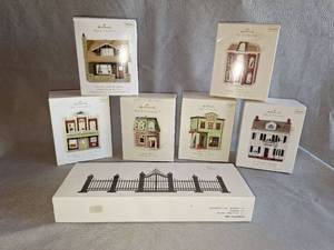 lot 200 image: Hallmark Keepsake Christmas Village Buildings Collection