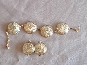 lot 203 image: True Vintage Confetti Lucite Bracelet & Earrings