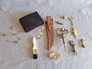 lot 205 image: Goodie Treasure Lot