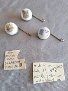 lot 212 image: Collector Marble Set with Stand - Astros vs Giants 1998