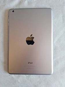 lot 213 image: Apple iPad Model A1432
