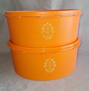 lot 217 image: Tupperware Orange Servalier Canister Set with Lids