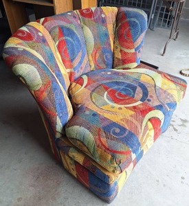 lot 222 image: Haverty Colorful Abstract Swirl Pattern Big Comfy Chair