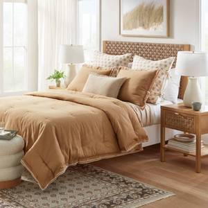 lot 1034 image: King Double Flange Merrow Stitch Comforter & Sham Set CamelOff White - Threshold designed with Studio McGee Quilted - Retail $109